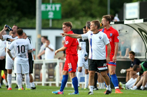 3E3B8701 - Andy Hessenthaler issues instructions