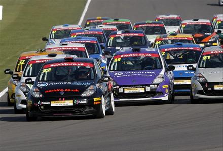 Clio_Cup_heads_to_Thruxton+