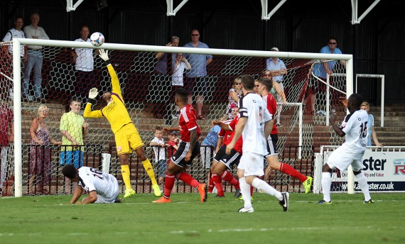 FT9C0153- Damian Scannell shoots over