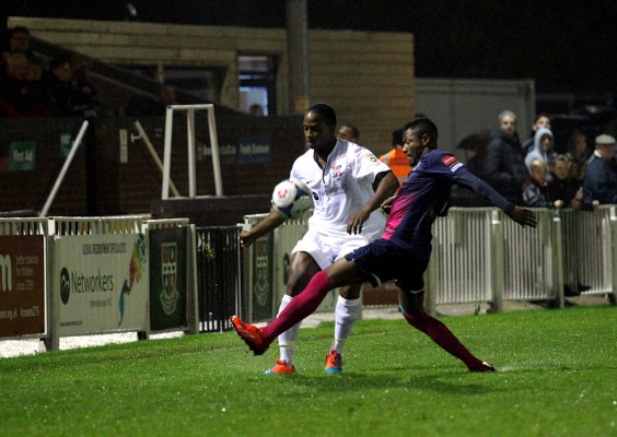 FT9C1709 - Ugo Udoji clears the ball under pressure