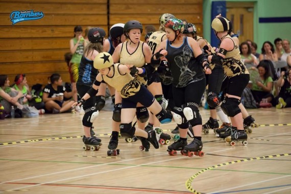 Foxygen ( wearing the jammer star) flies through the pack