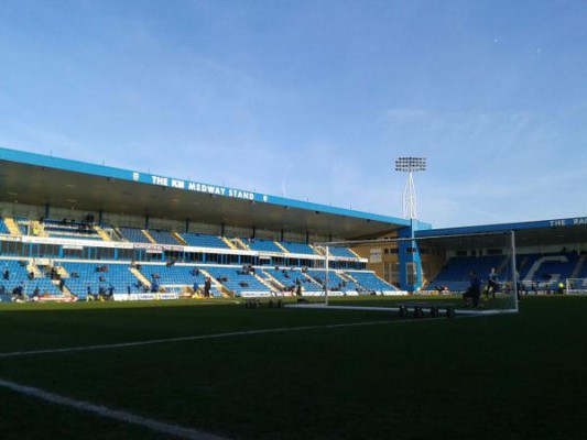 Gillingham v Oldham
