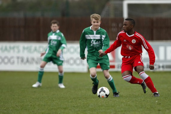 Kent FA Under 14 Youth Cup Final. Meridian VP v Thamesmead. Meridian VP in red.