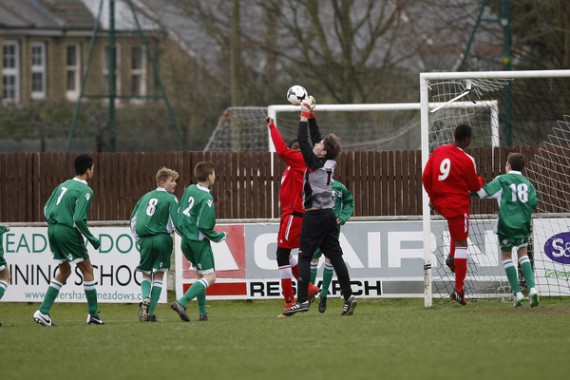Kent FA Under 14 Youth Cup Final. Meridian VP v Thamesmead. Meridian VP in red.