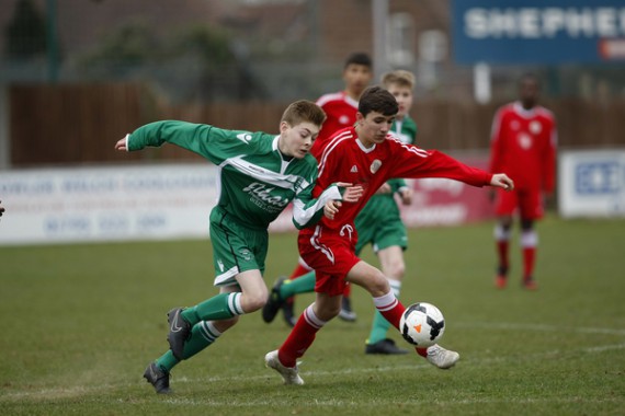 Kent FA Under 14 Youth Cup Final. Meridian VP v Thamesmead. Meridian VP in red.