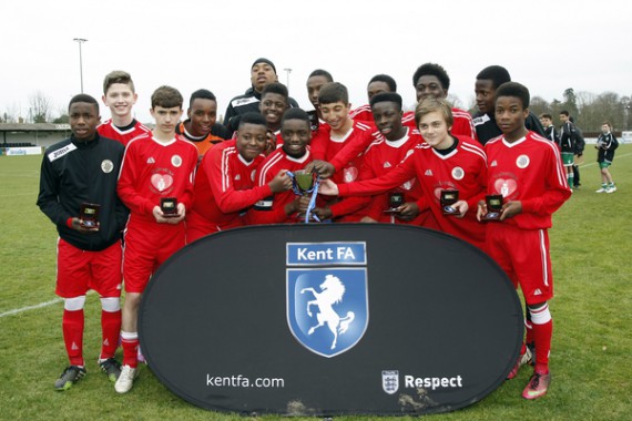 Kent FA Under 14 Youth Cup Final. Meridian VP v Thamesmead. Meridian VP in red.
